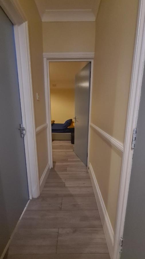 Entire 2 Bedroom Home/Flat In London, Central Line Exterior photo