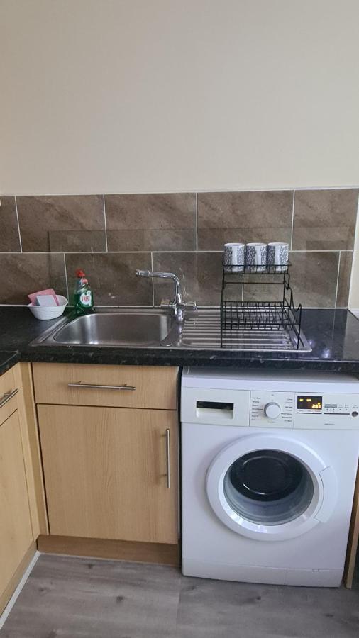Entire 2 Bedroom Home/Flat In London, Central Line Exterior photo