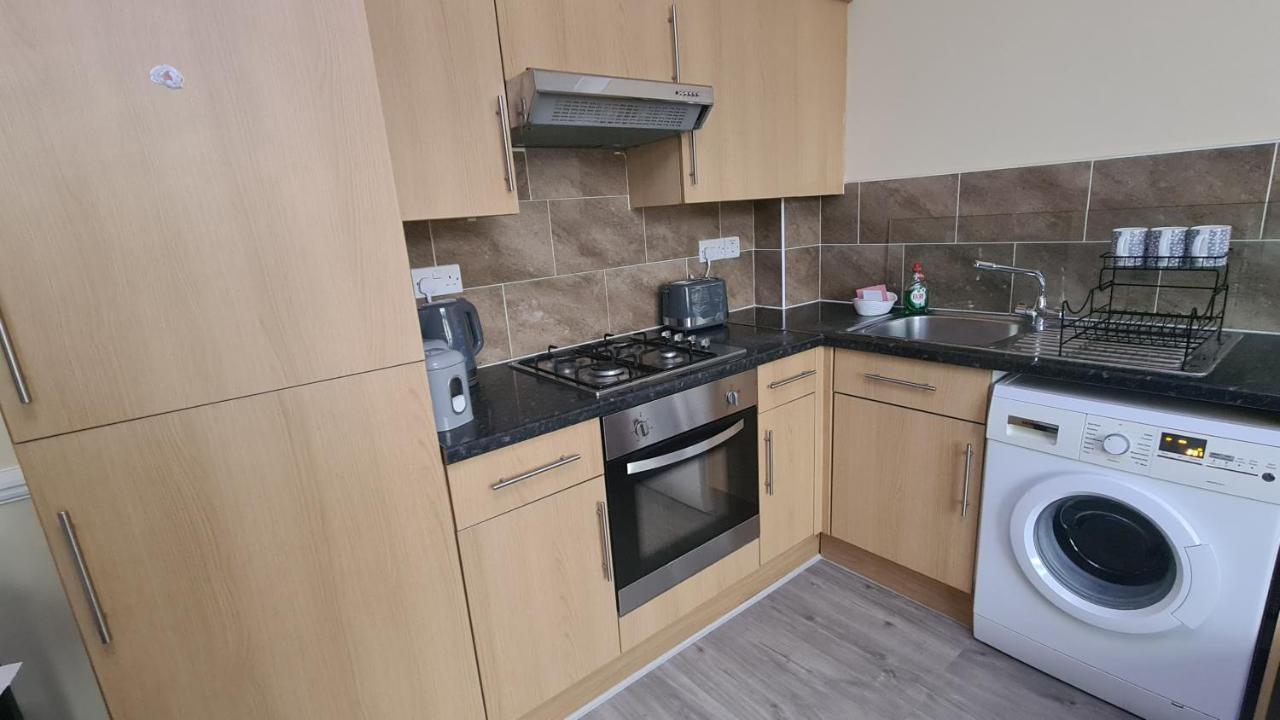 Entire 2 Bedroom Home/Flat In London, Central Line Exterior photo